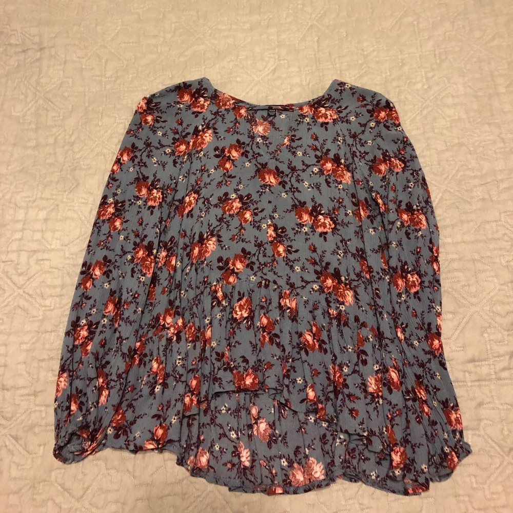 American Eagle Floral Blouse Size Medium